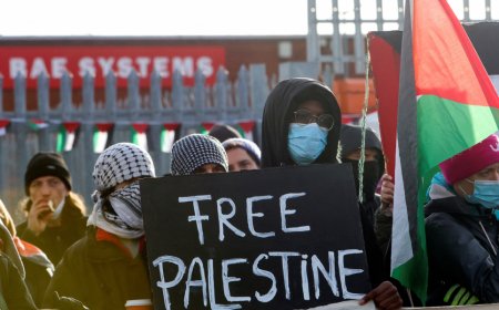 متضامنون مع فلسطين يغلقون مقر أكبر مورِّد للسلاح في بريطانيا.. العشرات طالبوا بوقف تسليح الاحتلال