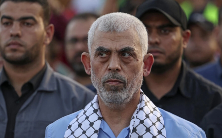 يعتبره نتانياهو "رجلا ميتا" ويصفه أنصاره بـ "الأسطورة الحية".. من هو يحيى السنوار زعيم حماس في غزة؟