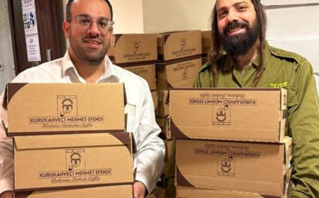 صورة لتوزيع قهوة تركية على جنود إسرائيليين… وغضب واسع على مواقع التواصل