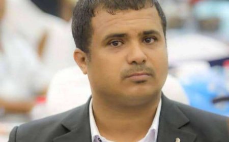 صحافي عدني يعلق على اختيار المعلمين من قبل الجهات التجارية