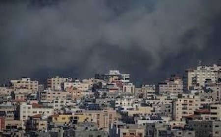 فجر الخميس .. الاحتلال يشن غارات مكثفة وسط وشمال القطاع و تدمير منزل مسؤول في حماس