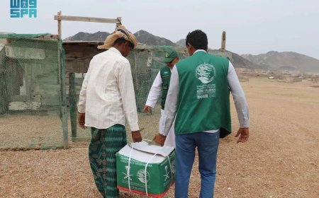 مركز الملك سلمان يوزع مساعدات إغاثية متنوعة في جزيرتي عبدالكوري وسمحة بأرخبيل سقطرى