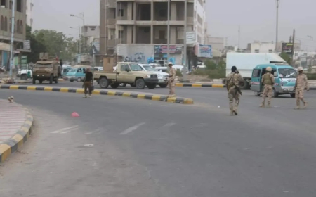 قوات العاصفة تنتشر في الشيخ عثمان لفض اشتباكات بين قوات الحزام الامني وطوارئ أمن عدن