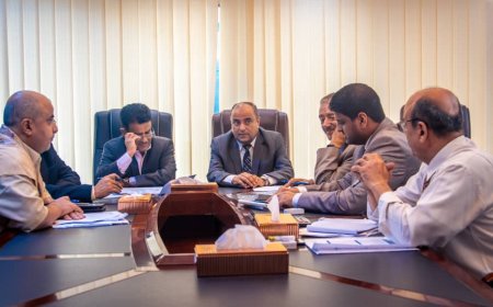 اجتماع هام يناقش تعزيز التعاون بين وزارتي النفط والمالية لزيادة الإيرادات النفطية