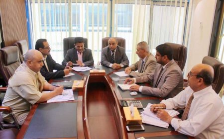 لقاء موسع في عدن برئاسة وزيرا المالية والنفط يناقش آليات تعزيز إيرادات القطاع النفطي