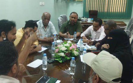 الجمحي يعقد لقاء مع المختصين لمناقشة آخر تطورات الوضع الوبائي لحالات الكوليرا والاسهالات المائية الحادة