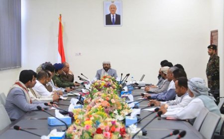 اللواء العرادة يترأس اجتماعاً بالمكاتب التنفيذية الخدمية بمأرب