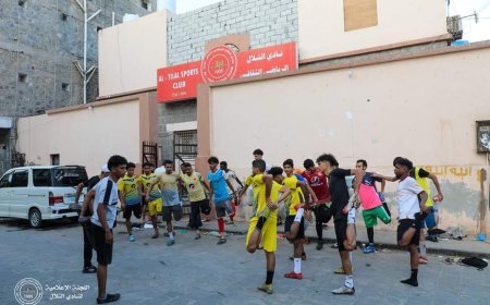 لاعبو التلال يتدربون في الشارع بعد منعهم دخول ملعبهم بعدن