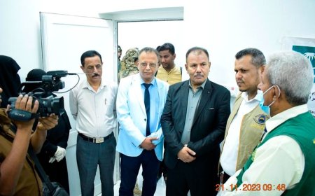 الوكيل العامري يدشن اعمال المخيّم الطبي المجاني لإزالة المياه البيضاء وتركيب العدسات بسيئون