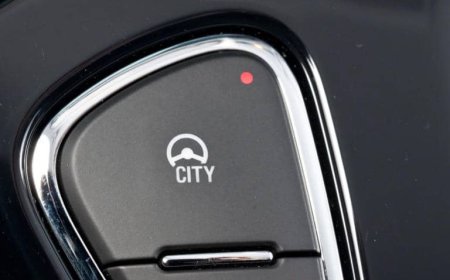 مفتاح غريب يساعدك على ركن السيارة في الأماكن الضيقة بسهولة