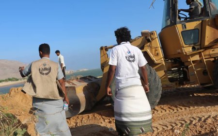 ‏اتحاد شباب الغد بالمهرة يتكفل بشق الطرقات الفرعية المتضررة بحصوين