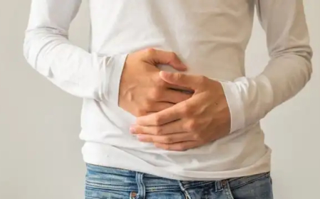 هل طفلك مصاب بالإمساك؟ ..إليك 4 علاجات فعالة