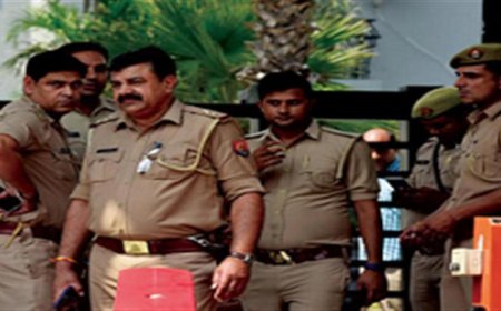 شرطي هندي يُفصل من عمله بطريقة غير متوقعة.. والسبب إمرأة - ماذا فعل؟