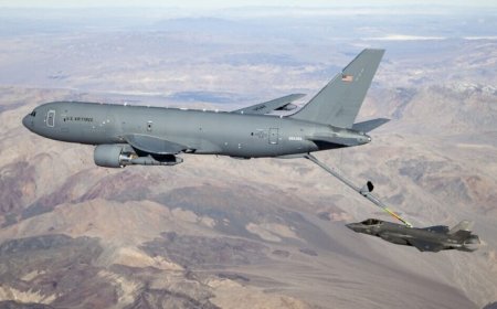 سيدة تثير الهلع على متن طائرة أمريكية ” فيديو”