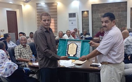 ادارة مستشفى الأمراض النفسية تكرم مدير عام مديرية الشيخ عثمان