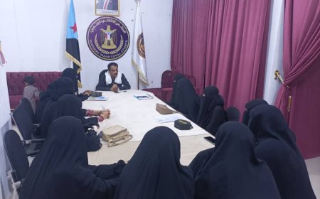 نائب رئيس انتقالي المهرة يلتقي بمندوبات طالبات الجامعة و المعاهد من مديريات المحافظة