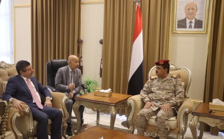 الفريق الداعري: تهديدات الحوثيين لطرق الملاحة البحرية وخطوط امداد الطاقة العالمي نتيجة لتساهل المجتمع الدولي