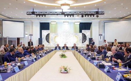 رئيس الوزراء يفتتح في عدن اجتماعات الطاولة المستديرة رفيعة المستوى بين الحكومة والأمم المتحدة