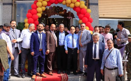 بمعية رئيس الدائرة الأمنية للمجلس الانتقالي الجنوبي .. مديرعام مديرية دارسعد يفتتح فندق سيتي ستار  بعدن