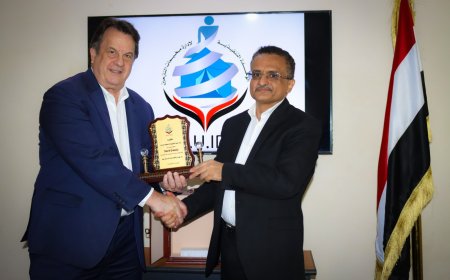 رئيس الوحدة التنفيذية للنازحين يستقبل المنسق الإنساني بمناسبة انتهاء فترة عمله