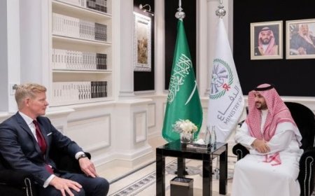 وزير الدفاع السعودي يبحث مع غروندبرغ خارطة الطريق لحل الأزمة باليمن