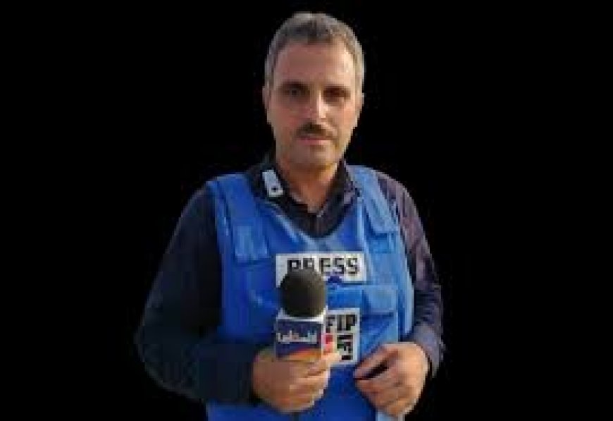 فيديو انهيار زميلي مراسل تلفزيون فلسطين في غزة بعد استشهاده.. أحدهما خلع سترته