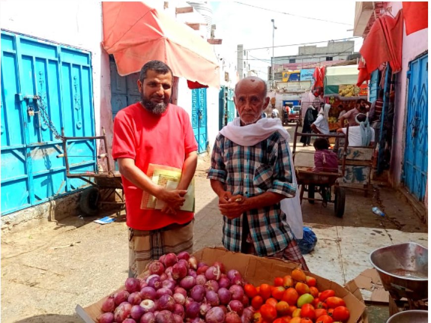 العم " احمد "  وحكايته مع   عربة البصل  والطماطم