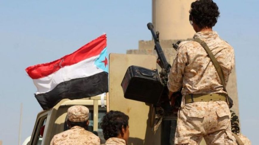 إعلامي يكشف عن مواقف متباعدة بين المجلس الانتقالي والحوثيين في تحركات الرياض الأخيرة