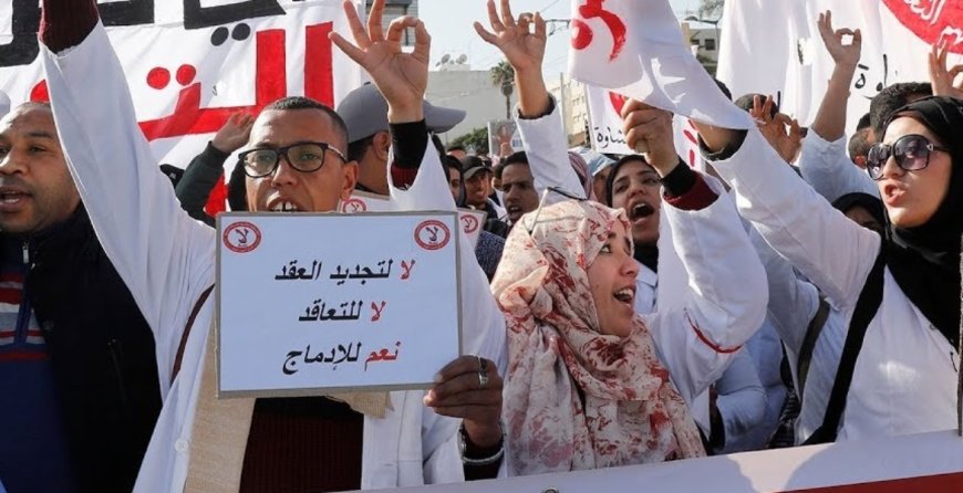 المعلمون المغاربة يجبرون الحكومة على تجميد قانون مثير للجدل.. تفاصيل صراع يهدد التلاميذ بسنة بيضاء