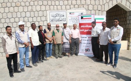 وفد الجمعية الكويتية للإغاثة يزور مدرسة الصديق في مديرية أحور بأبين بعد إعادة ترميمها وتأهيلها وتأثيثها