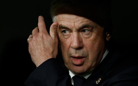 أنشيلوتي يكشف عن أزمة جديدة في دفاع ريال مدريد وتوقعاته لقمة برشلونة وأتلتيكو