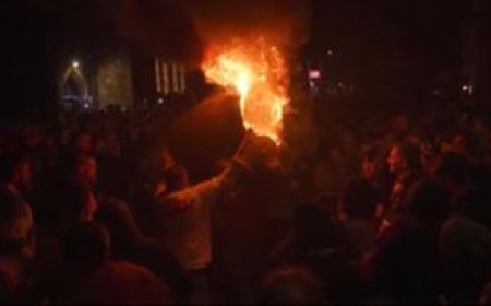 حمل البراميل المشتعلة.. تقليد إنجليزي خطير