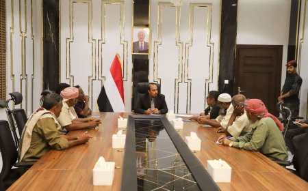 محافظ حضرموت يؤكد الاهتمام بمناضلي الثورة والشهداء ورعاية أسرهم وذويهم