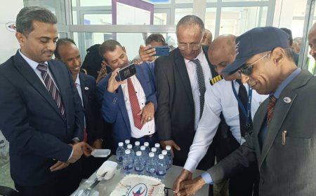 أبناء سقطرى والغيظة يحتفلون بتدشين اول رحلة لليمنية بين المحافظتين