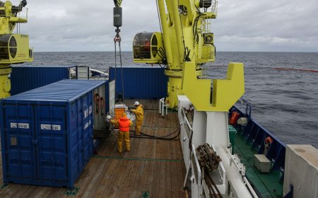 هيئة بحرية تحذر: "كيان مجهول" يأمر السفن بتغيير مسارها في البحر الأحمر