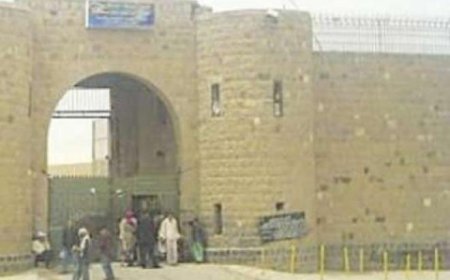 في جنح ظلام ليلة أمس.. هذا ما حدث في سجن ذمار وما علاقة القيادات الحوثية بالأمر؟!
