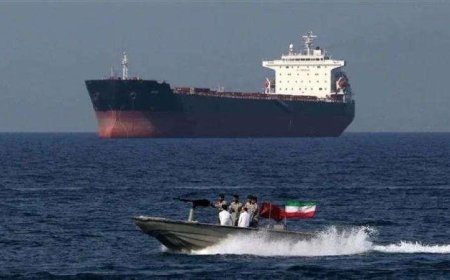 سفينة إيرانية لإسناد الحوثيين في البحر الأحمر.. والكشف عن مهمتها الرئيسية