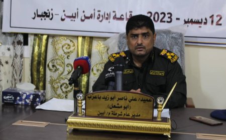 مدير أمن أبين يعقد مؤتمراً صحفياً حول حملة مكافحة الإرهاب وتجار المخدرات والسلاح