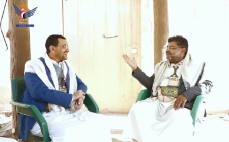 تناقضات.. الحوثي يبرئ مليشياته من القرصنة في البحر الأحمر بالتزامن مع اختطاف سفينة جديدة  