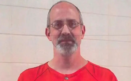 طالبة اعترضت على علم اسرائيل .. فهددها مدرسها بقطع رأسها