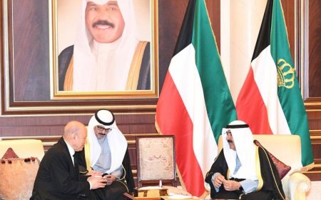 رئيس مجلس القيادة الرئاسي وقيادات الدولة يقدمون واجب العزاء بوفاة امير الكويت