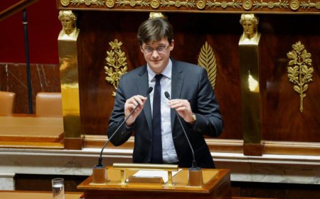 البرلمان الفرنسي يقرّ مشروع قانون مثير للجدل بشأن الهجرة