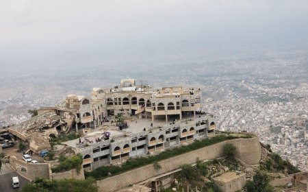 اندلاع اشتباكات عنيفة بين الجيش وميليشيات الحوثي غرب مدينة تعز