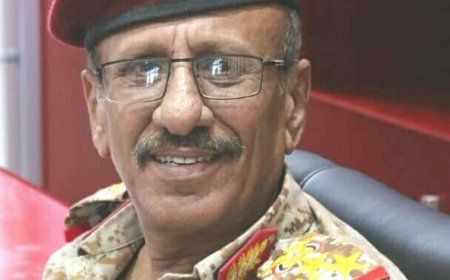 مدير عام مديرية التواهي يعزي اسرة فقيد الوطن العميد الركن شمس الدين بكيلي