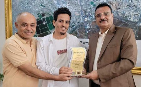 مدير عام المنصورة يكرم أحد الكوادر الهندسية ومصمم عدد من الجولات بالمديرية