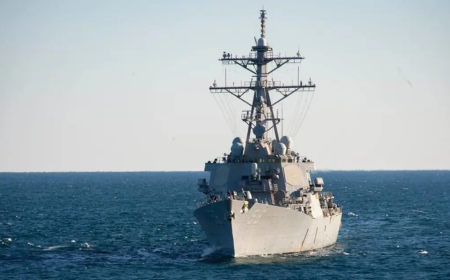 مدمرة أمريكية تعلن عن اسقاط طائرات مسيرة اطلقها الحوثي نحوها