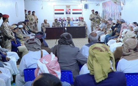 العرادة يناقش مع الشخصيات الاجتماعية بمأرب الوضع العام ودعم قرارات الحكومة