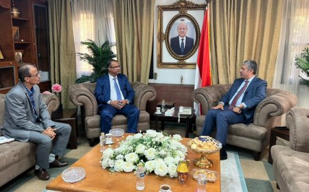 الوزير الزعوري يلتقي سفير بلادنا في القاهرة