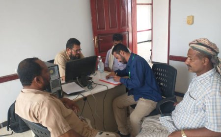 وفد من الوحدة التنفيذية للتغذية المدرسية يزور مديرية المضاربة ورأس العارة بلحج