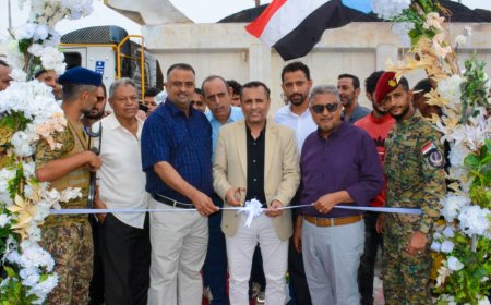 السلطة المحلية بالتواهي تسلم مشروع جولة القلوعة بعد تأهيلها لصندوق النظافة بالعاصمة عدن